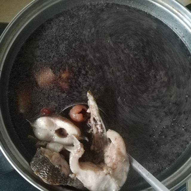 黑鱼黑豆汤