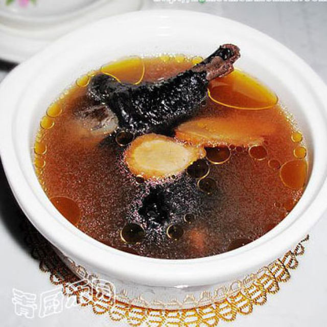 秋冬季节的营养养生靓汤——灵芝西洋参乌鸡汤