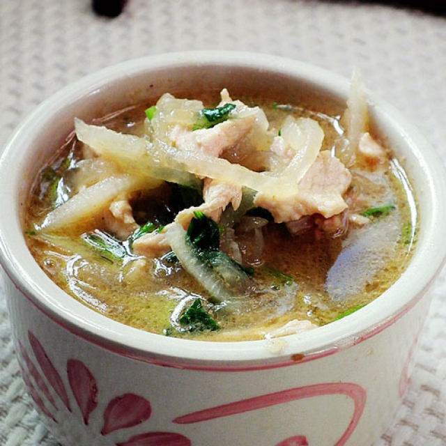 冬季暖身汤---酸辣鸡肉萝卜汤