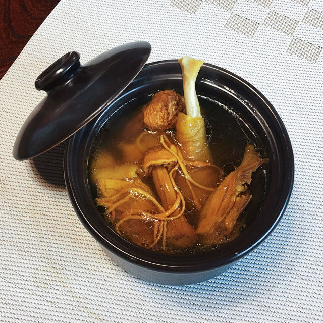 虫草花姬松茸炖鸡汤