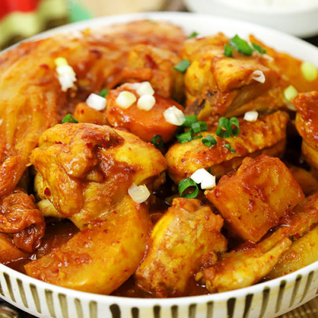 韩式辣白菜炖鸡肉块