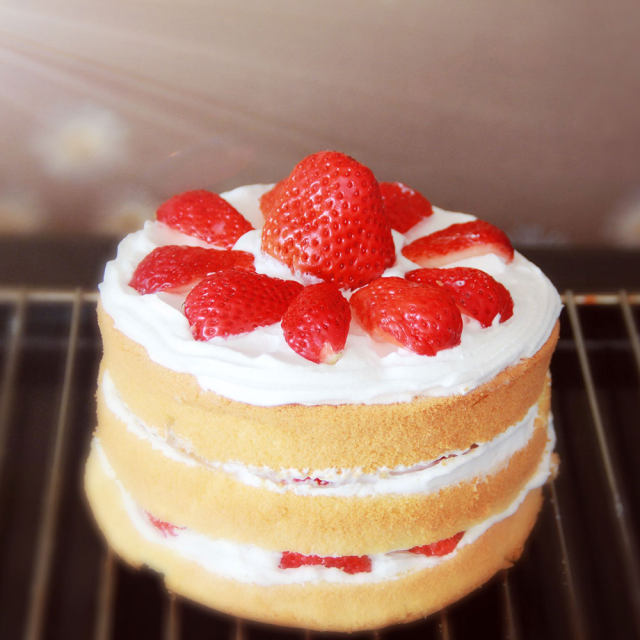 草莓戚风裸蛋糕（六寸）