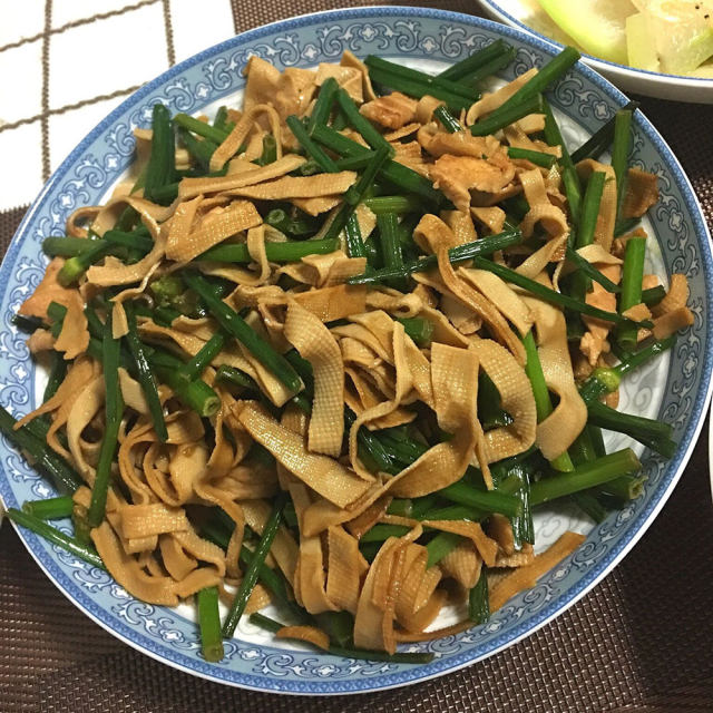 韭菜苔炒豆皮