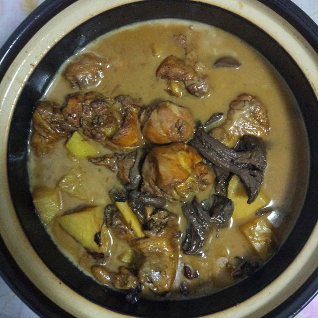 砂锅鸡腿炖蘑菇土豆