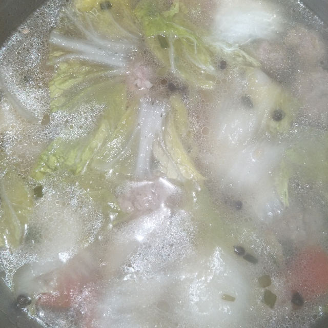 大白菜芋头肉丸汤