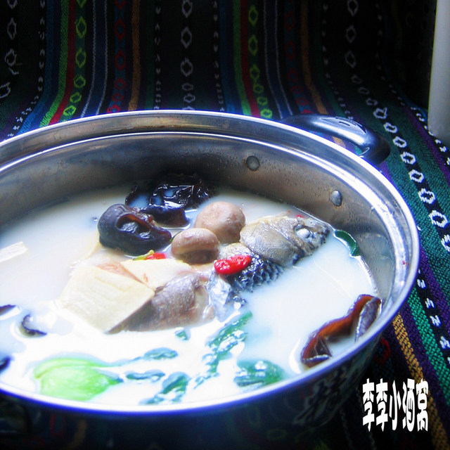 Winter Health Preserving Dishes - Mushroom and Crucian Carp Soup