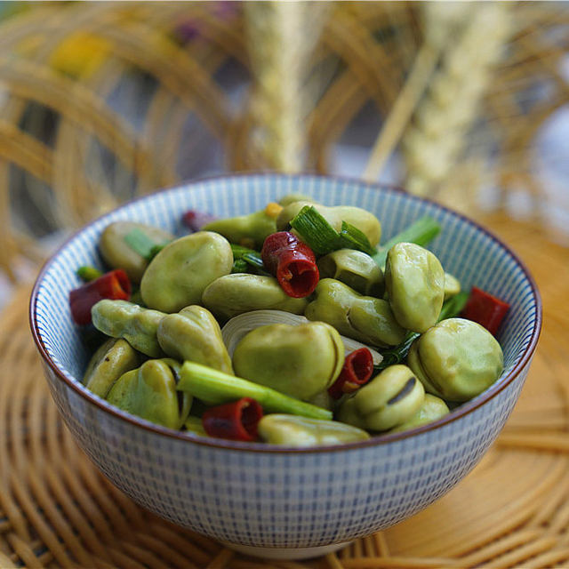 微辣蒜香蚕豆