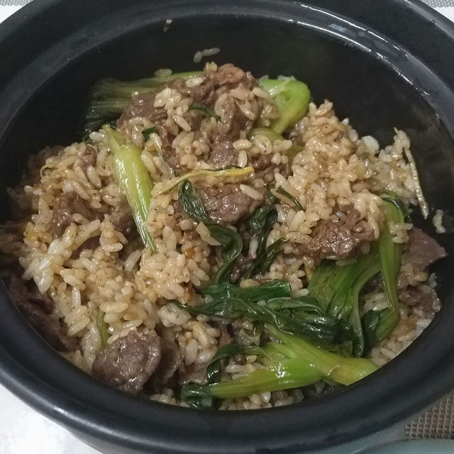 牛肉煲仔饭