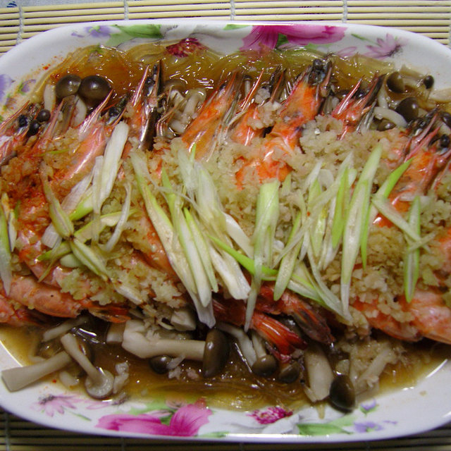 Steamed Shrimp with Garlic and Shark Fin