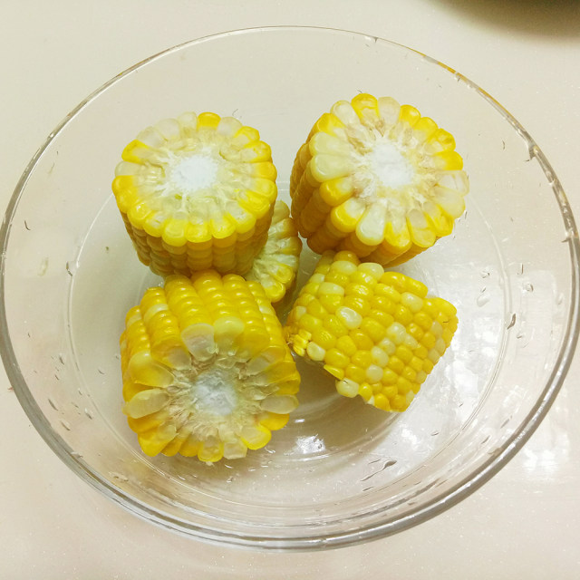 煮甜玉米