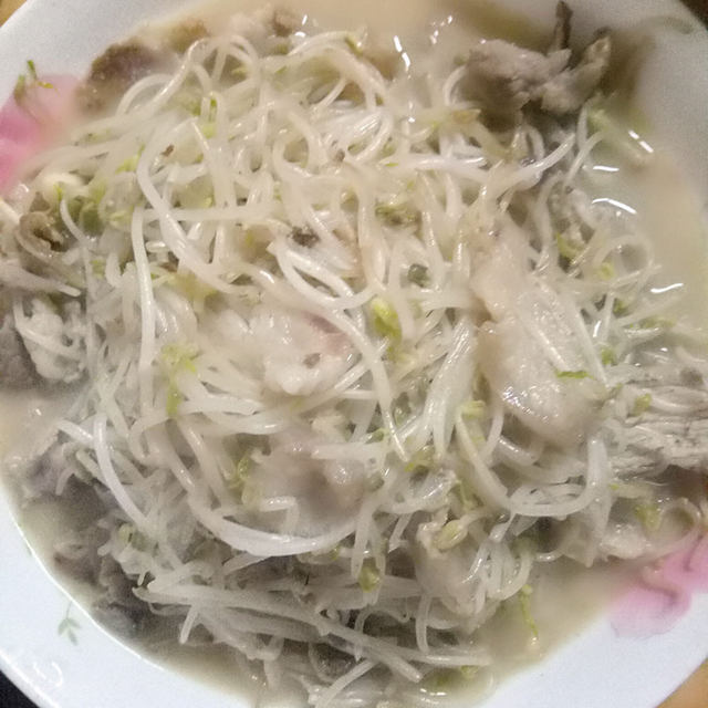 绿豆芽炒肉片