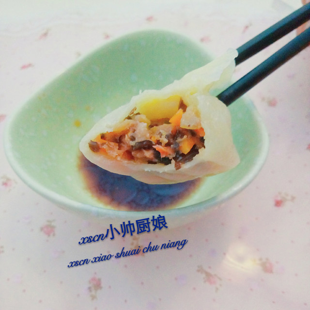 西瓜皮水饺（木耳，胡萝卜，牛肉~）三色水饺