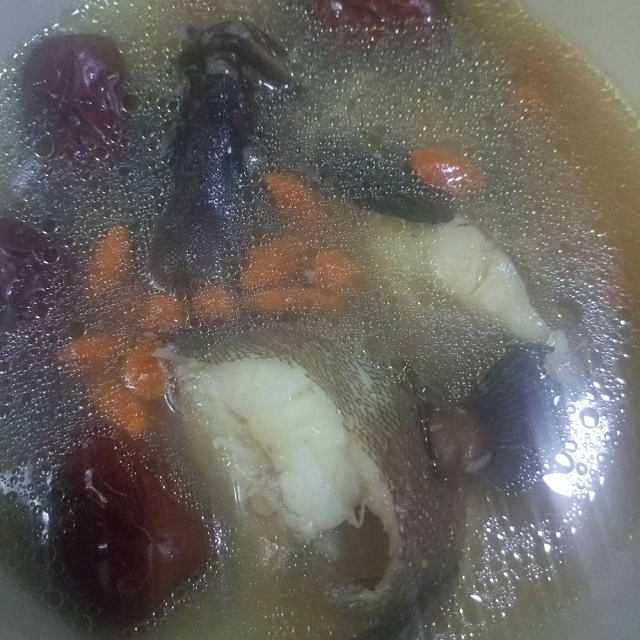 红枣枸杞石斑鱼汤