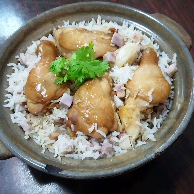 香芋鸡腿砂锅饭