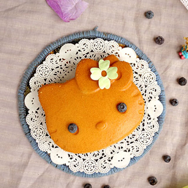 凯蒂猫酸奶蓝莓戚风蛋糕