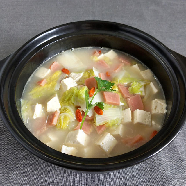 白菜火腿豆腐汤