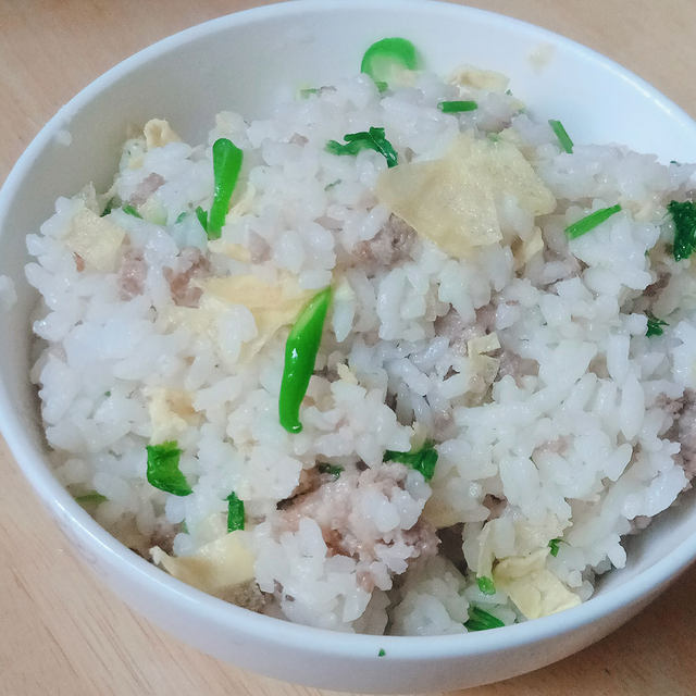 “快手小炒菜”肉丁蛋炒饭