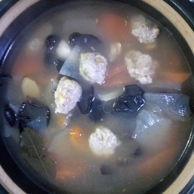 砂锅丸子汤