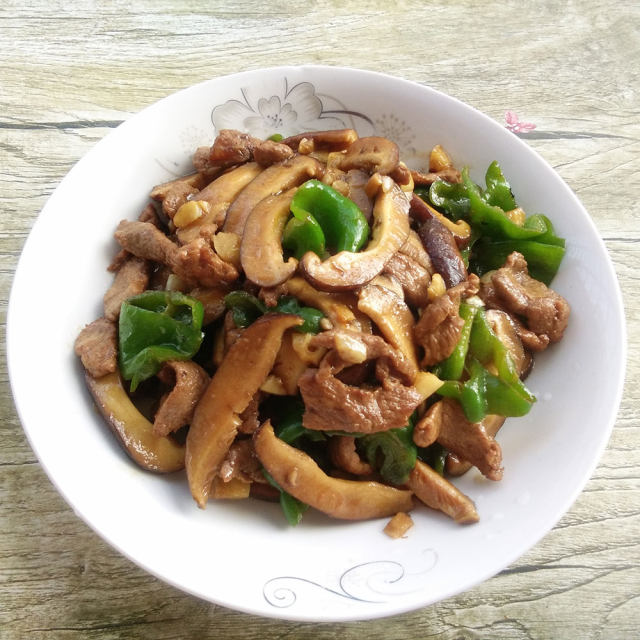 青椒香菇炒肉片