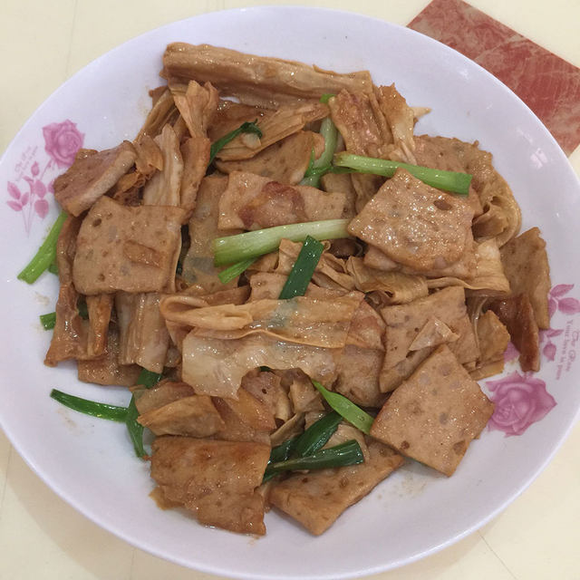 腐竹炒肉饼