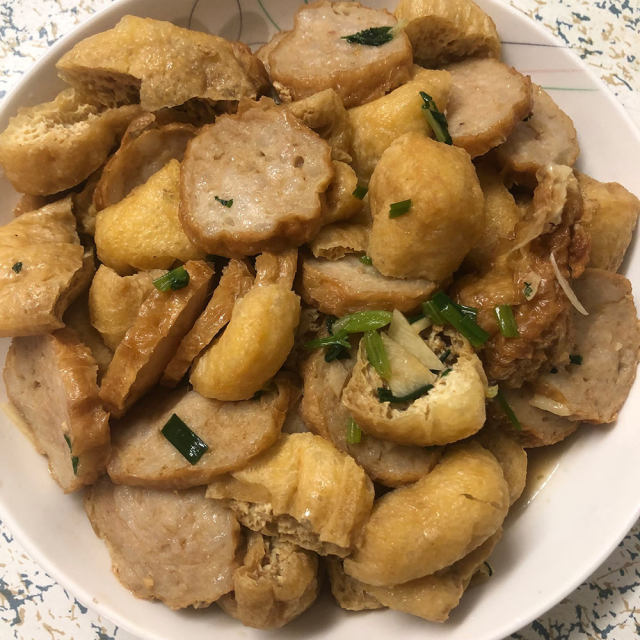 简单而且挺喜欢的一道菜，豆腐泡炒肉卷