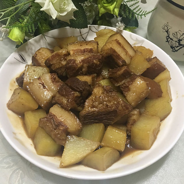 红烧肉炖土豆