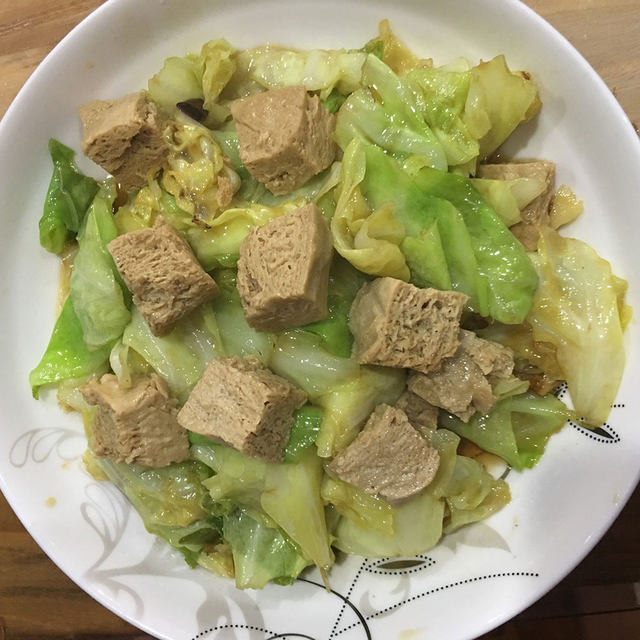 冻豆腐炒包菜