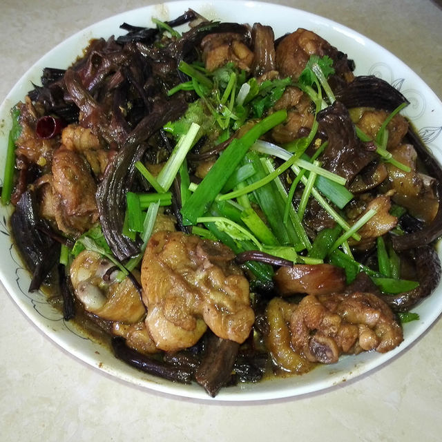 茶树菇焖鸡腿肉