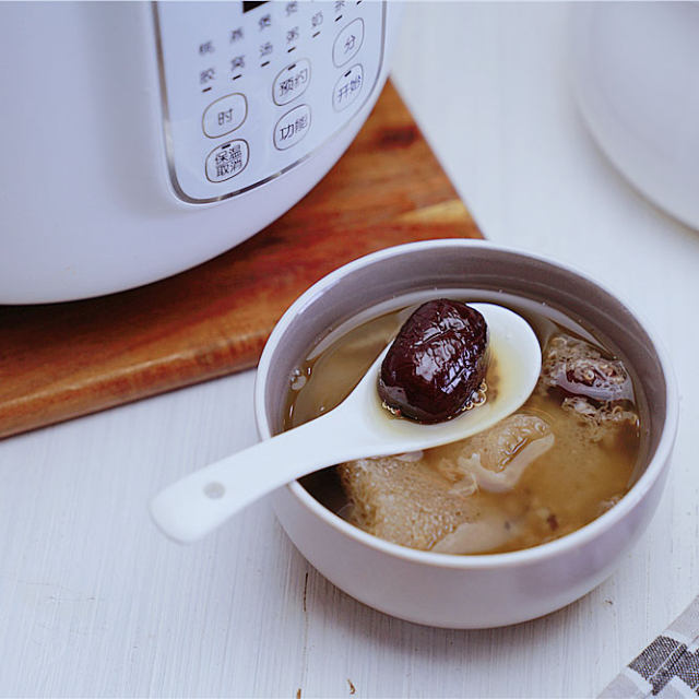 竹荪红枣甜汤