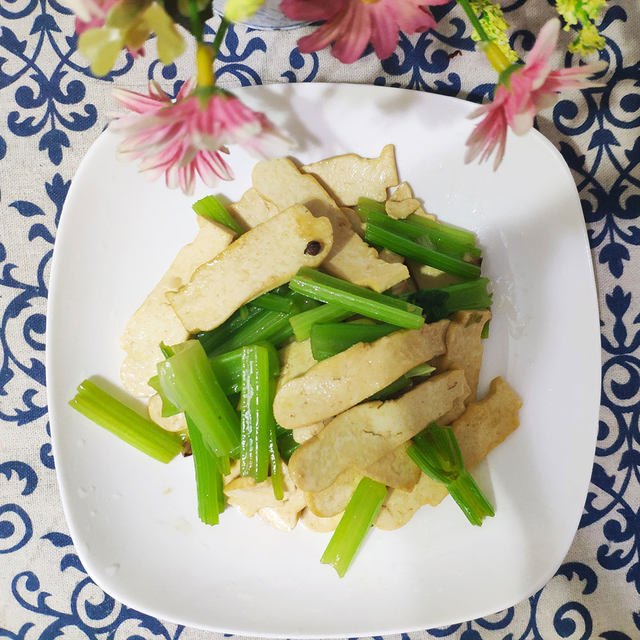 豆腐干炒芹菜