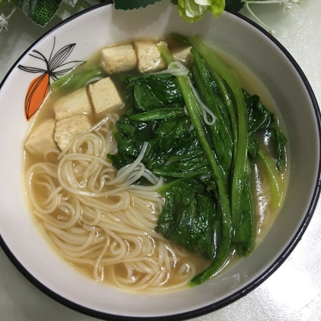 豆腐青菜热汤面