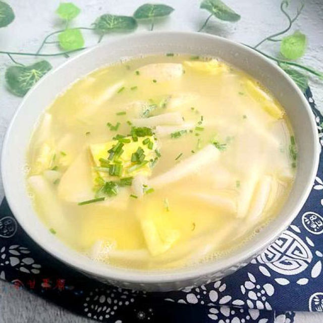 蛋白海鲜菇豆腐汤