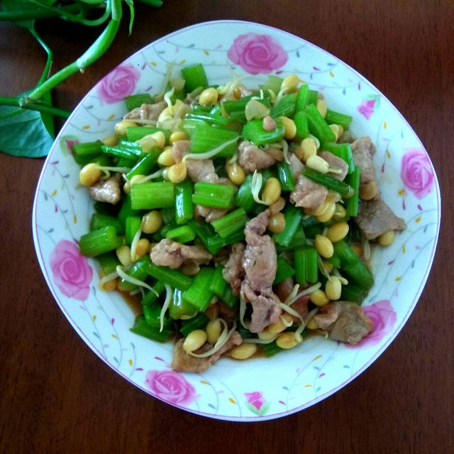 芹菜黄豆芽炒肉