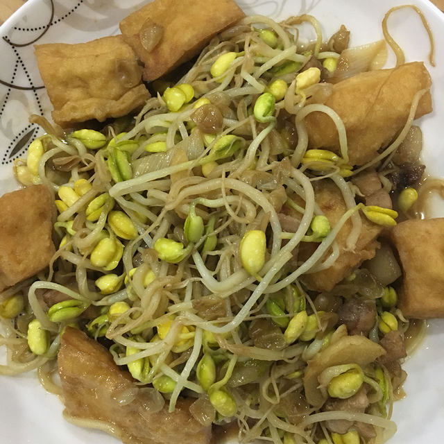 油豆腐炖豆芽