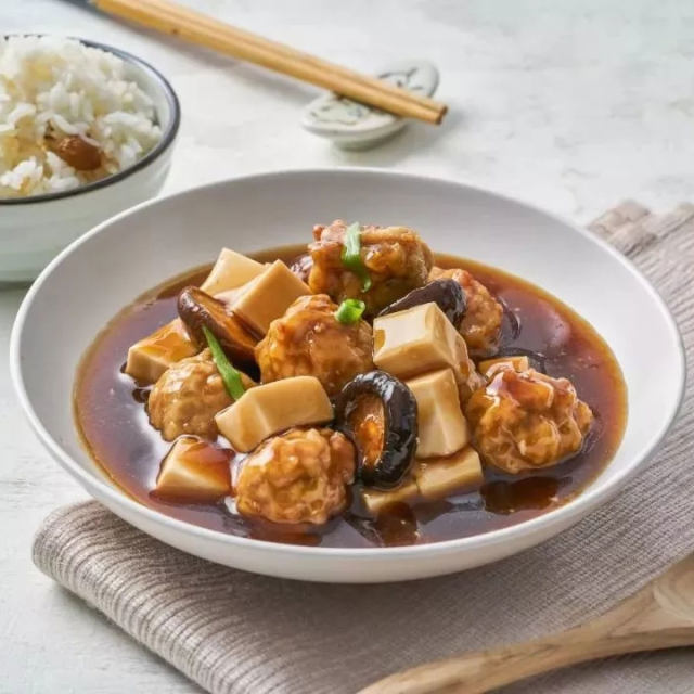 香菇肉丸焖豆腐
