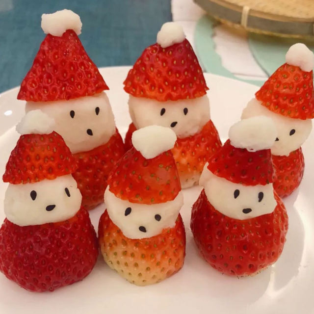 如何制作草莓小雪人