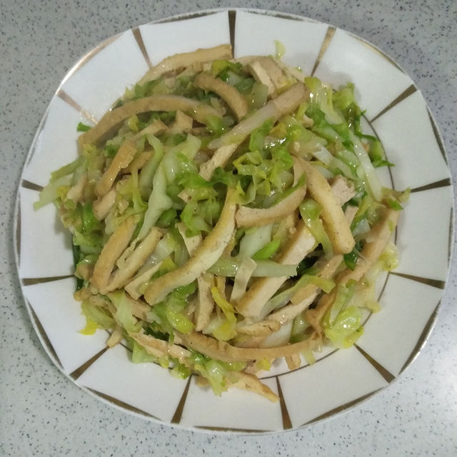 豆腐干炒卷心菜