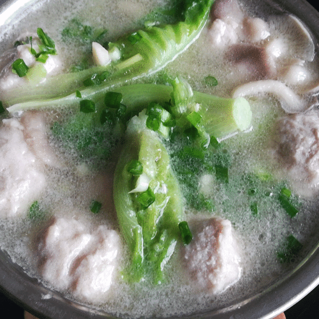 蘑菇青菜肉丸汤