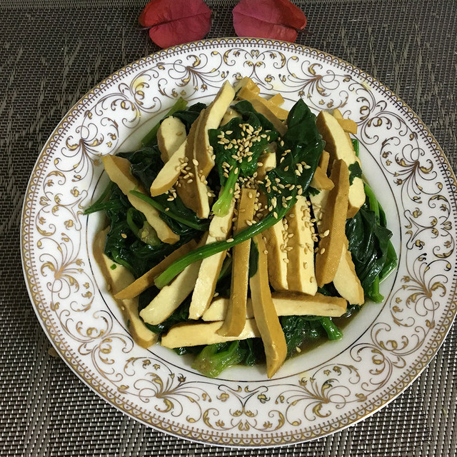 菠菜拌豆干