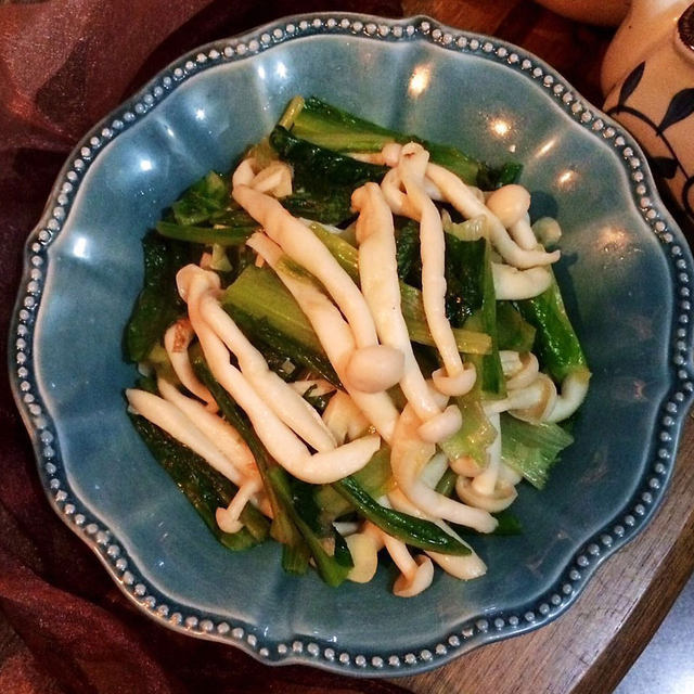 白玉菇炒油麦菜