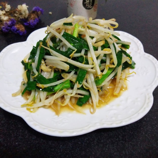 团圆饭-韭菜虾皮炒豆芽