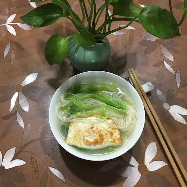 荷包蛋青菜面