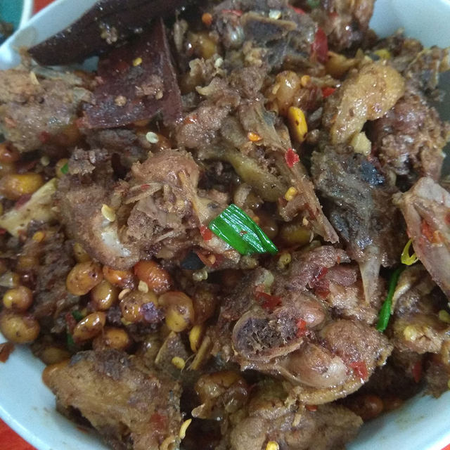 黄豆炒鸭肉