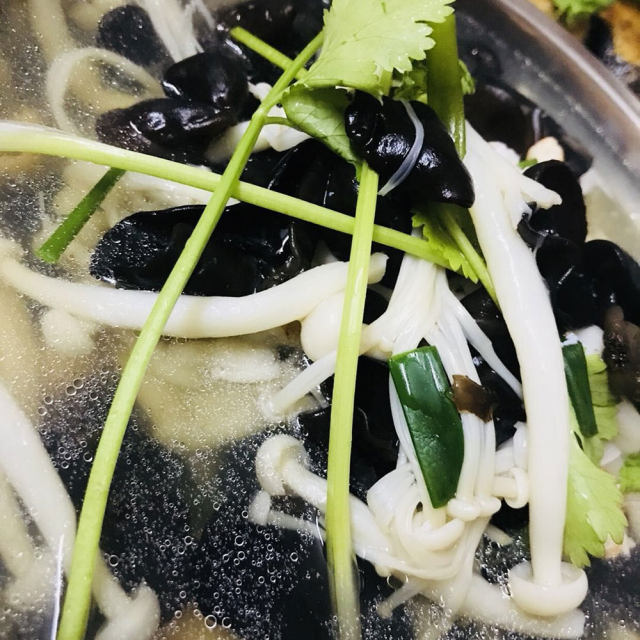 木耳菌菇虾仁汤