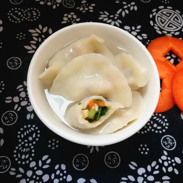 #团圆饭#胡萝卜豆干青菜素饺