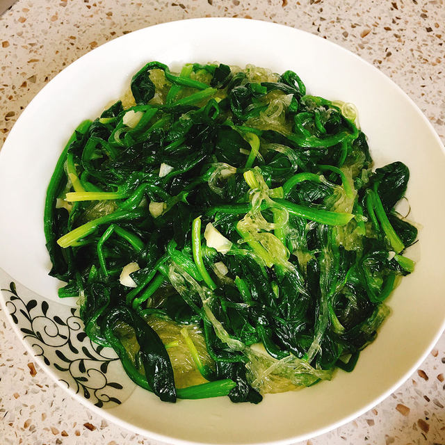 菠菜炒粉丝