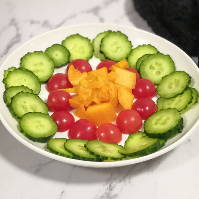 水果蔬菜拼盘沙拉