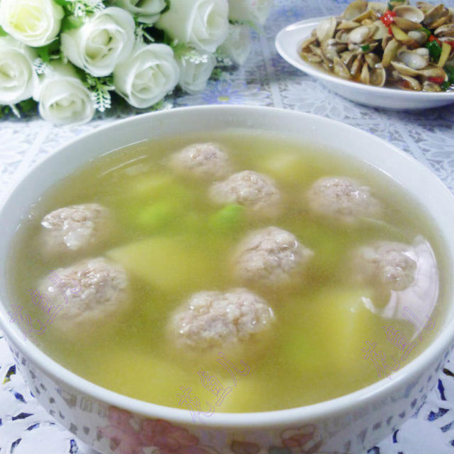 肉丸子土豆毛豆汤