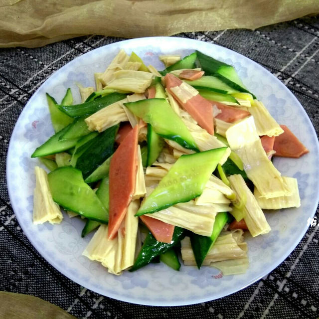 腐竹火腿黄瓜片