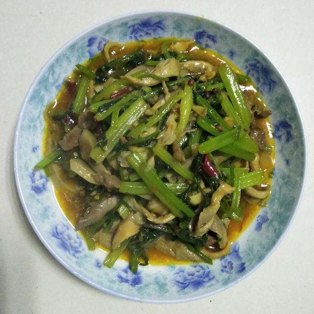 麻辣芹菜炒肉